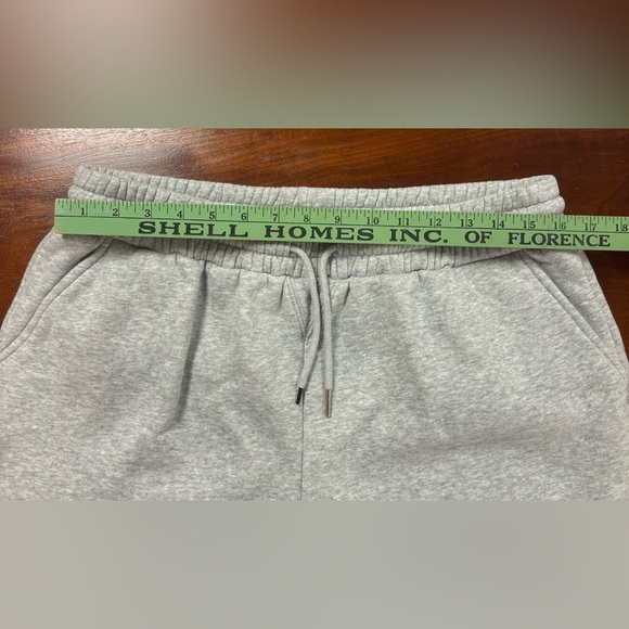 Grey Gold Hinge Sweat Short, size large - Picture 5 of 5